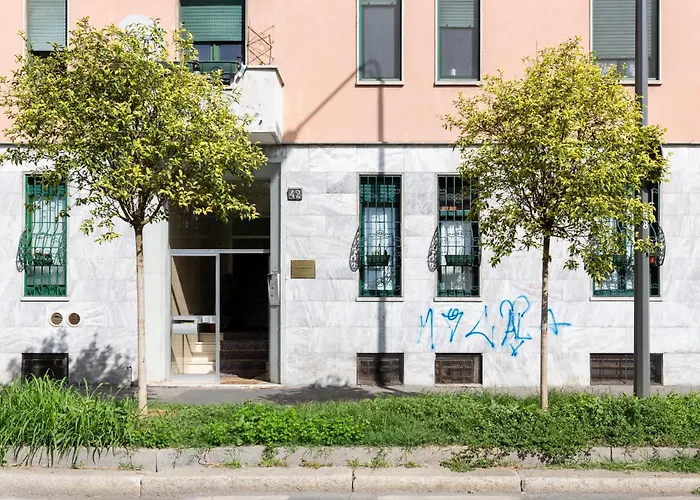 The Wall - Top Floor Apartment